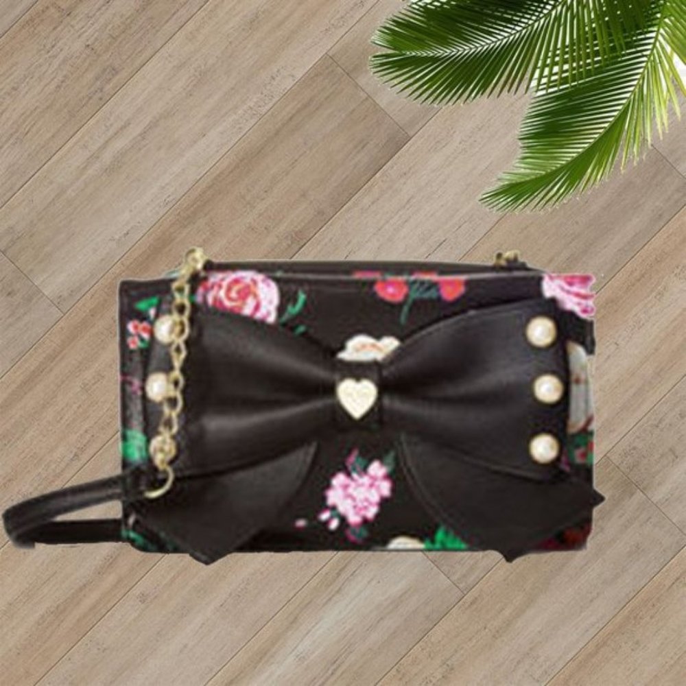 BETSEY JOHNSON  COROSSBOCY BAG
